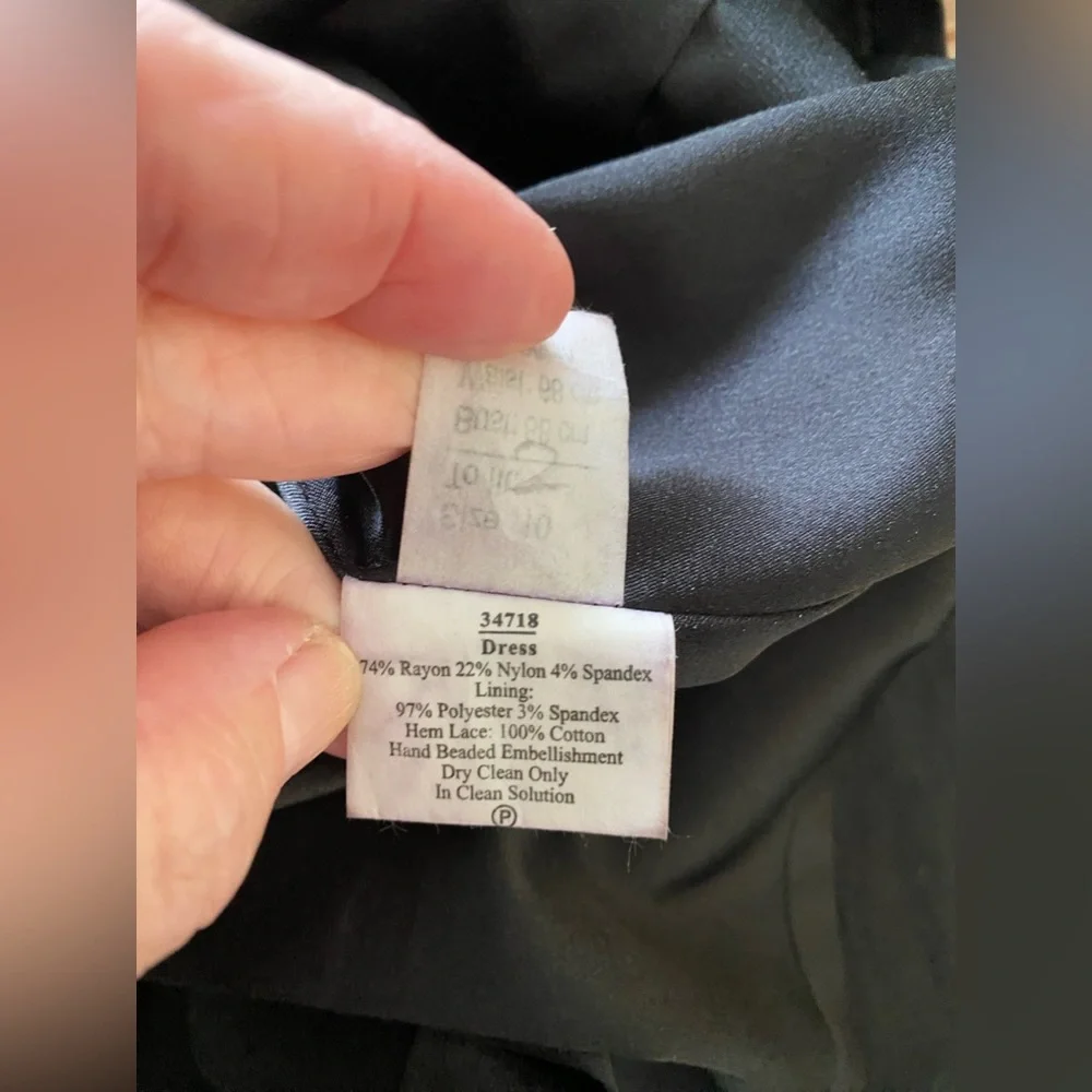 Fully lined black cocktail dress with gold beading - Picture 4 of 7